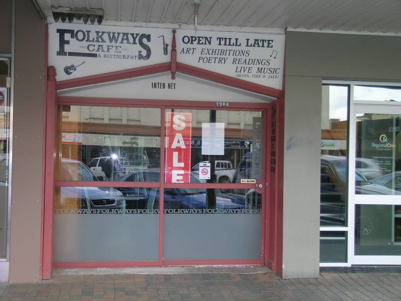 SMALL SHOP IN 8TH Picture 3