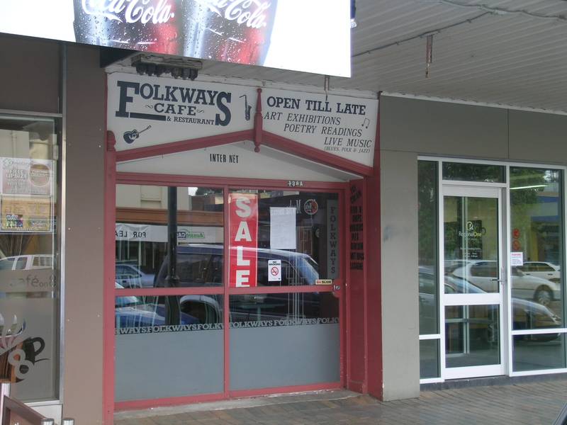 SMALL SHOP IN 8TH Picture 2