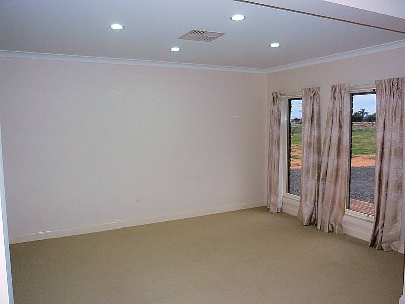 Near New & Ready For You!! Picture 3