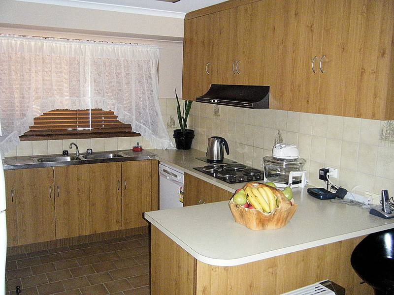 TOP SHELF TOWNHOUSE - CAREFREE LIVING Picture 2