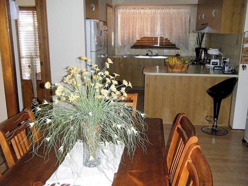 TOP SHELF TOWNHOUSE - CAREFREE LIVING Picture 3