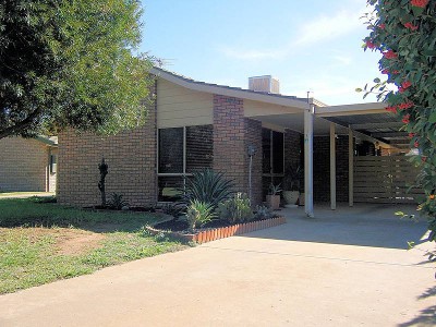 TOP SHELF TOWNHOUSE - CAREFREE LIVING Picture