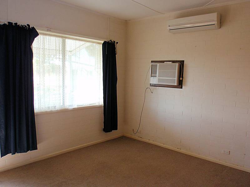 A LITTLE TREASURE Picture 2