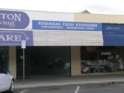 EXCELLENT LOCATION JUST OFF THE MALL Picture
