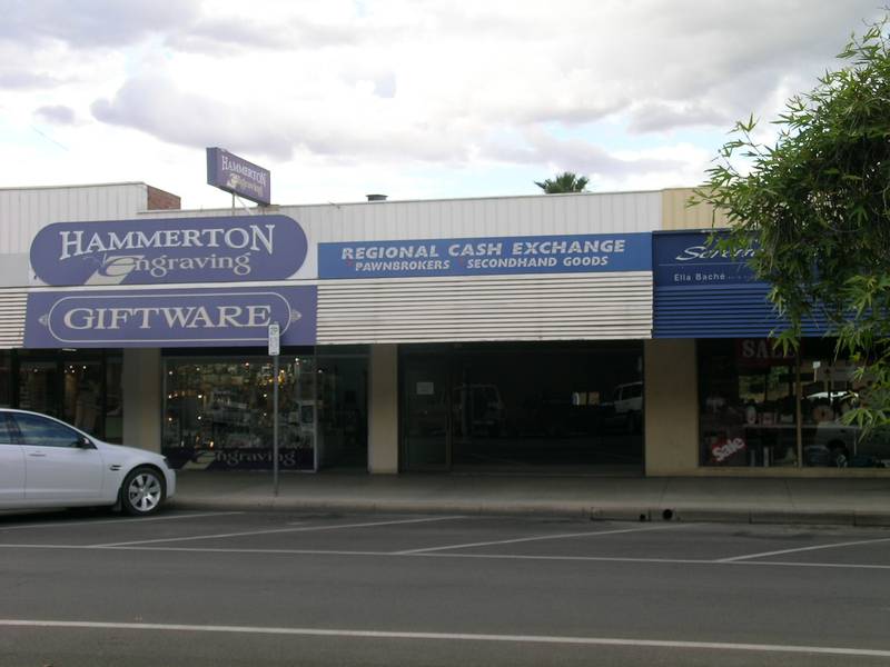 EXCELLENT LOCATION JUST OFF THE MALL Picture 3
