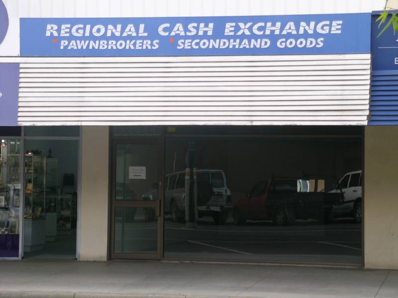EXCELLENT LOCATION JUST OFF THE MALL Picture 2