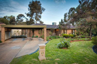 BEAUTIFULLY PRESENTED HOME IN PEACEFUL COURT LOCATION Picture