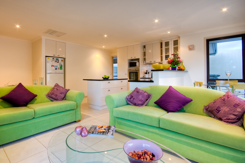 BEAUTIFULLY PRESENTED HOME IN PEACEFUL COURT LOCATION Picture 3