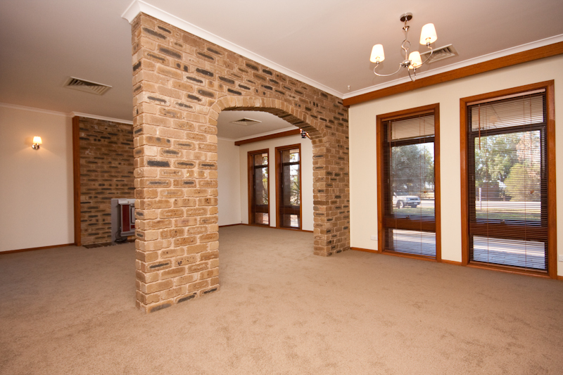 WONDERFUL FAMILY HOME IN NICHOLS POINT Picture 3