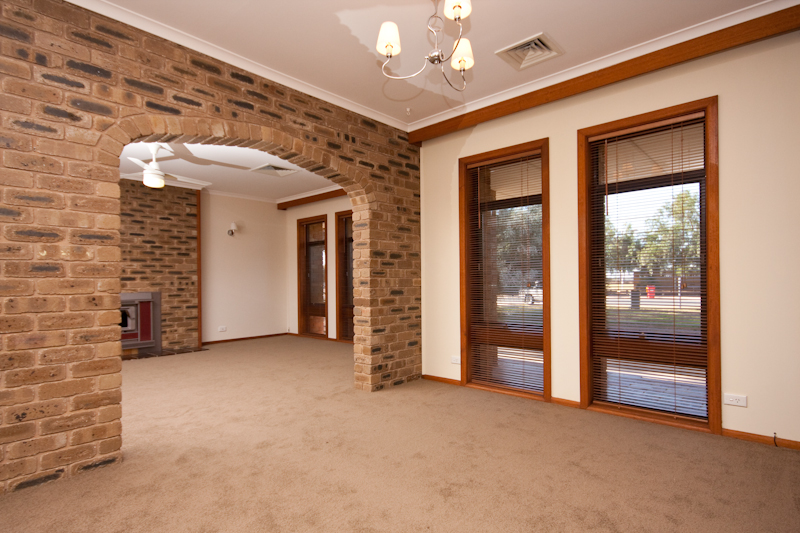 WONDERFUL FAMILY HOME IN NICHOLS POINT Picture 2