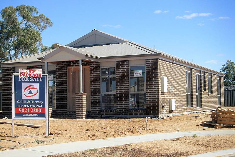 ELLA'S RIDGE - RED CLIFFS Picture 1