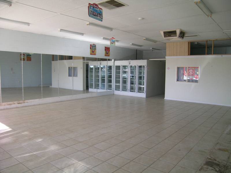 MILKBAR/GROCERY STORE Picture 3