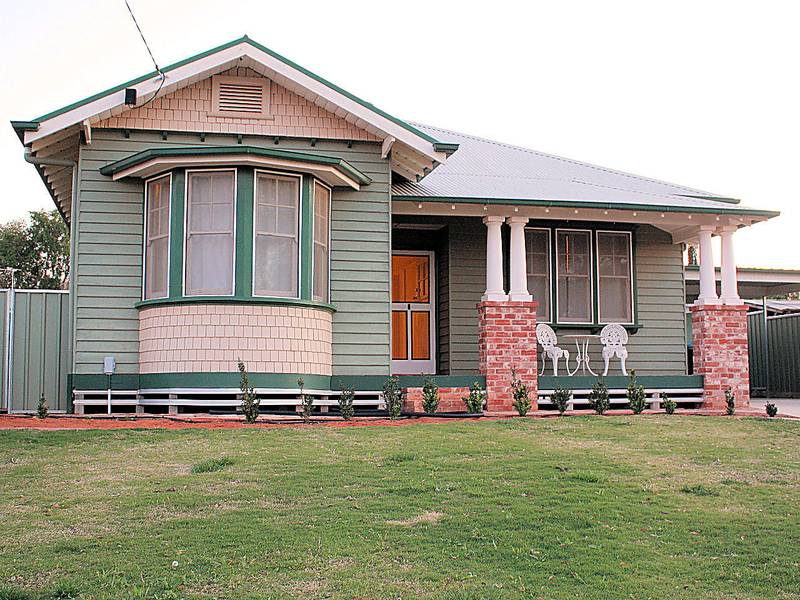 CUTE LITTLE COTTAGE - MERBEIN Picture 1