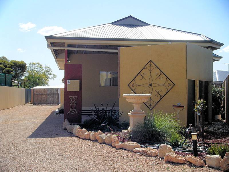 PRIVATE RETREAT Picture 1