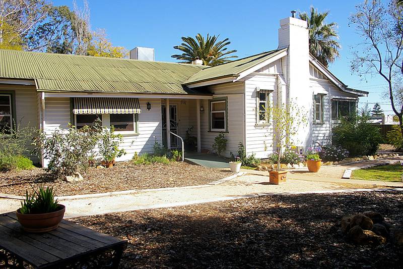 RARE GRAND HOME Picture 2