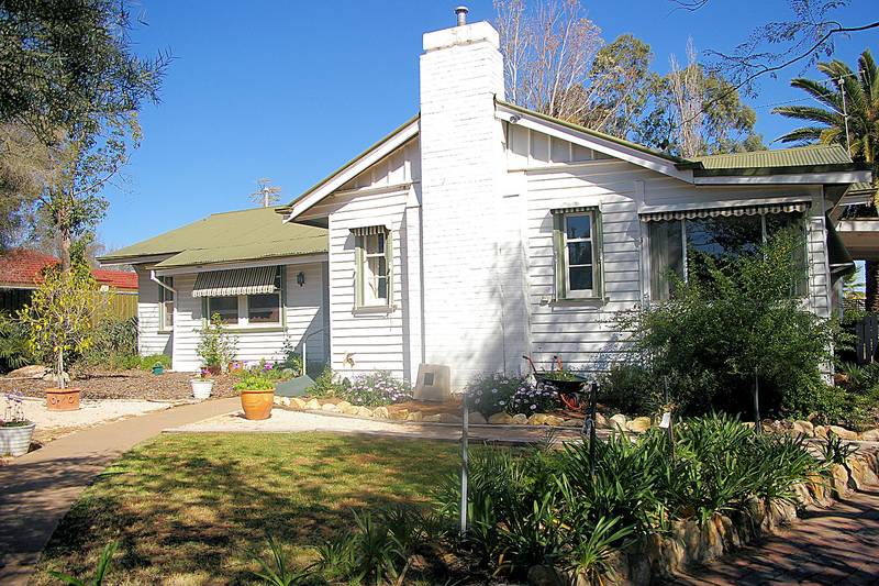 RARE GRAND HOME Picture 1