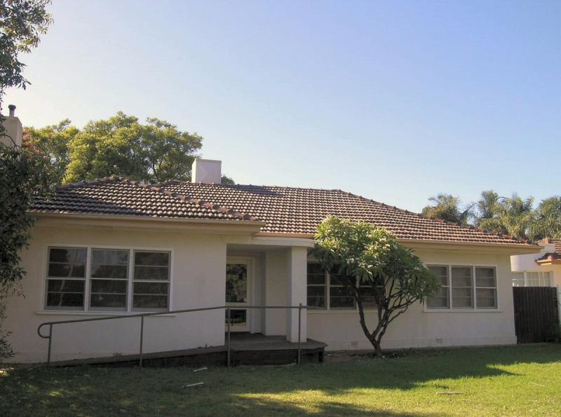 PROFESSIONAL OFFICE Picture 1