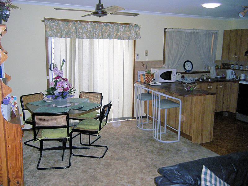 INNER CITY TOWNHOUSE Picture 3