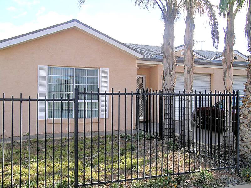 SENSATIONAL CITY HEART LIVING Picture 2