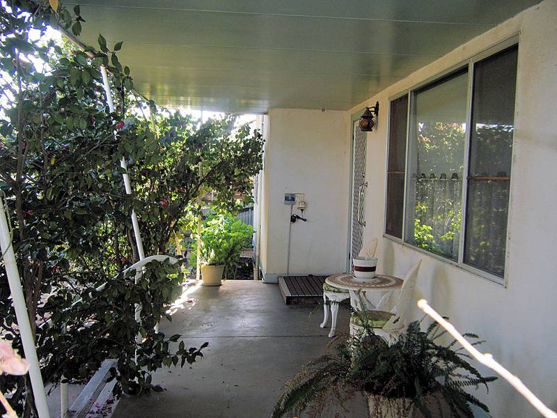 A TOUCH OF CLASS IN CENTRAL LOCATION Picture 2