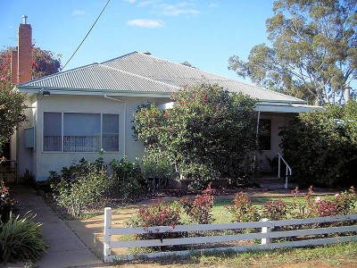 A TOUCH OF CLASS IN CENTRAL LOCATION Picture A TOUCH OF CLASS IN CENTRAL LOCATION Picture