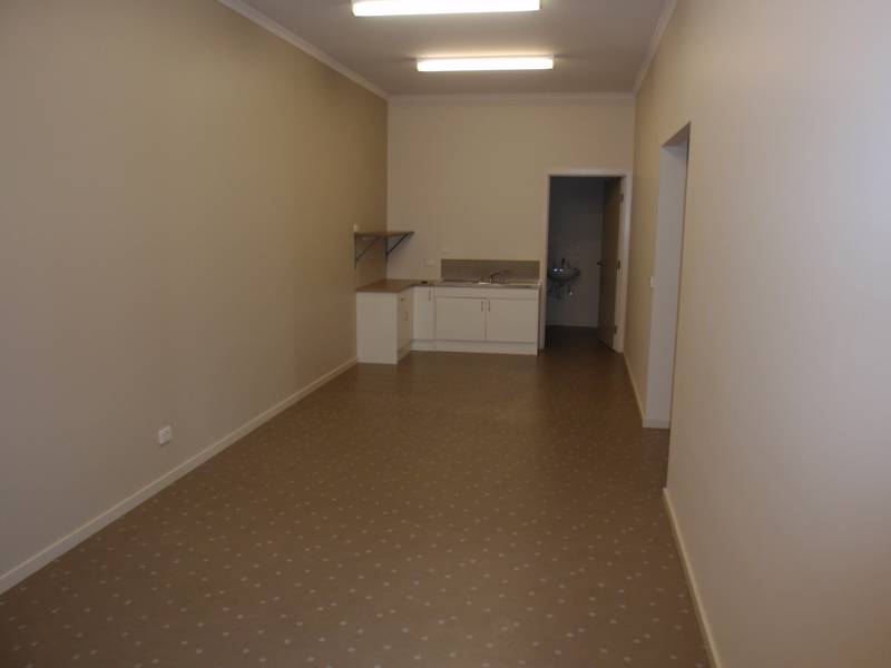 MODERN CBD OFFICE Picture 3