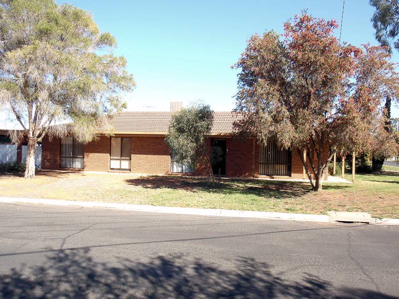 EASY LIVING Picture 1