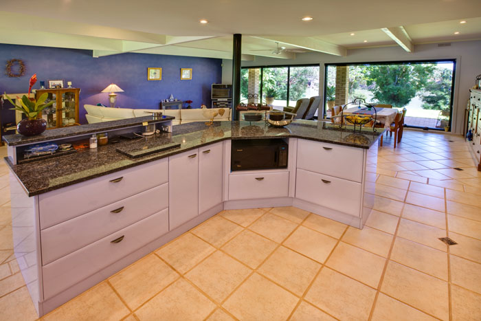 THE VIEW & LIFESTYLE OF A RIVER FRONTAGE HOME Picture 2