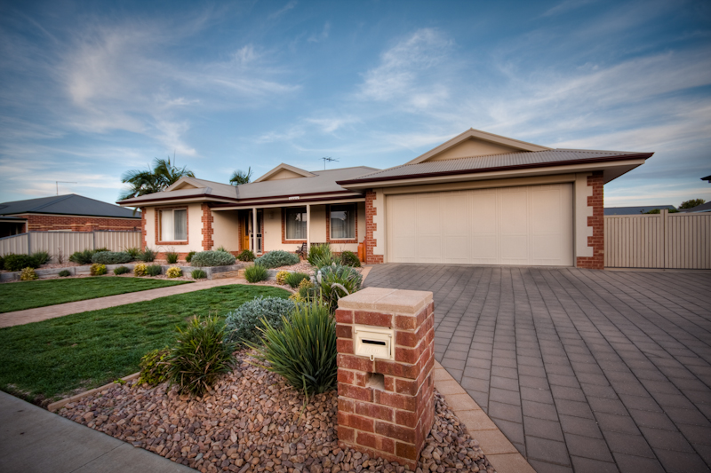 JUST SIMPLY BEAUTIFUL Picture 2