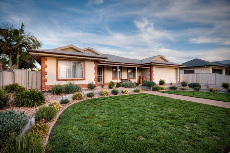 JUST SIMPLY BEAUTIFUL Picture 1