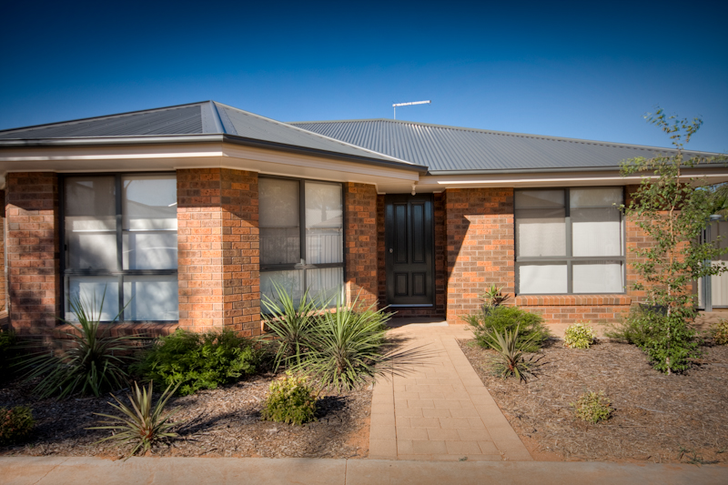 NEAR NEW INVESTMENT Picture 1