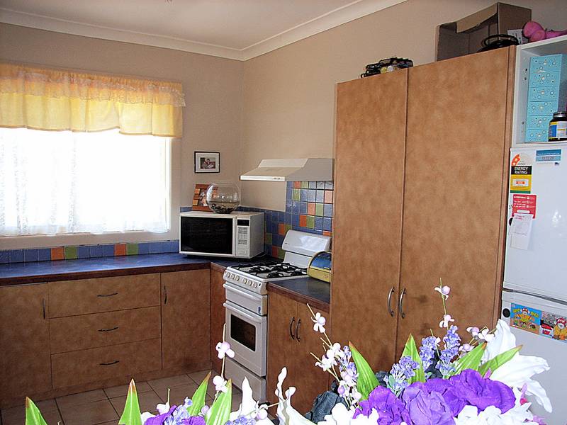 LITTLE CHARMER Picture 3