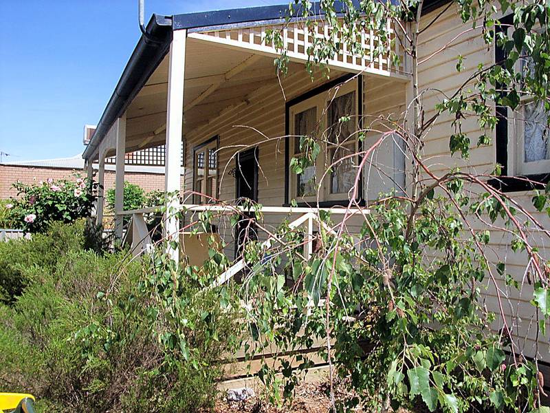 LITTLE CHARMER Picture 2