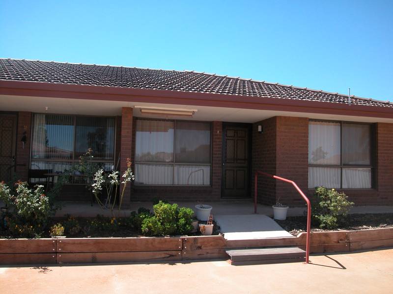 1 WEEK RENT FREE Picture 1