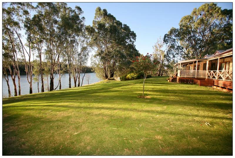 Exclusive River Frontage!! Picture 1