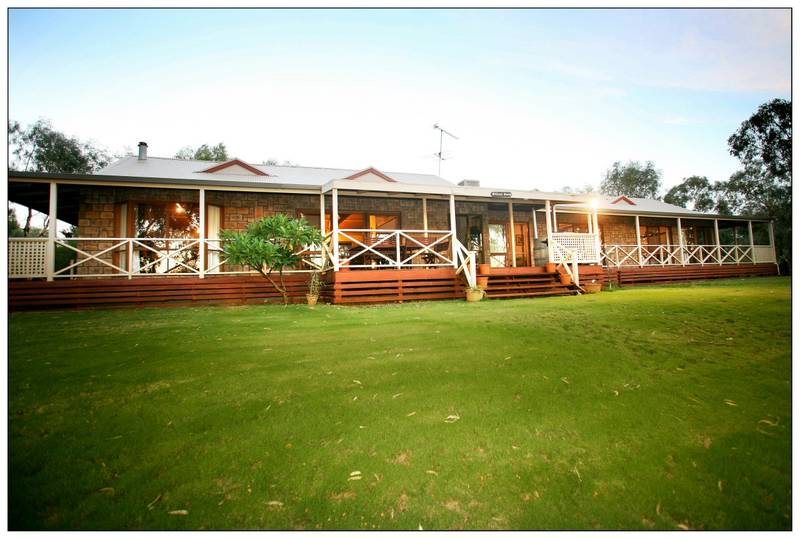 Exclusive River Frontage!! Picture 2