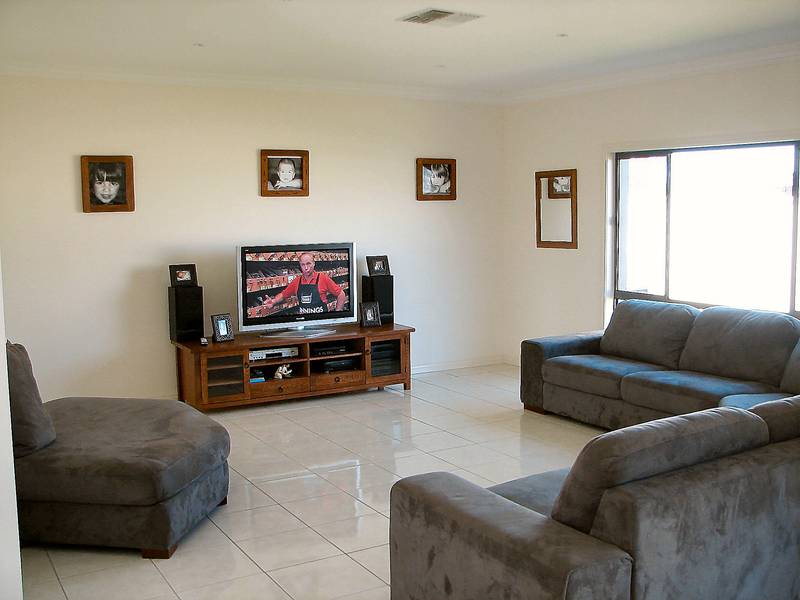 SUPREME LIVING! Picture 3