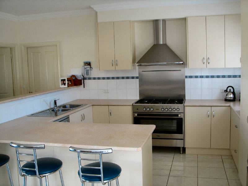 SUPREME LIVING! Picture 2