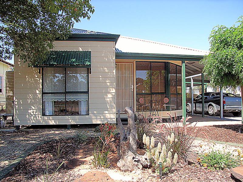 LITTLE PIECE OF PARADISE Picture 2