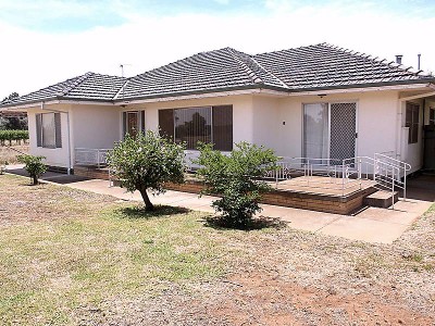 COMFORTABLE RURAL LIVING Picture