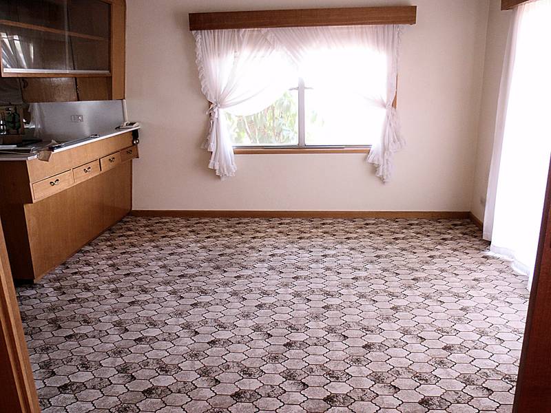 COMFORTABLE RURAL LIVING Picture 3