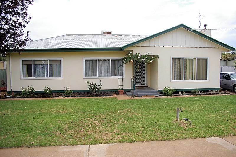 CLOSE TO PARKS AND RIVER Picture 2