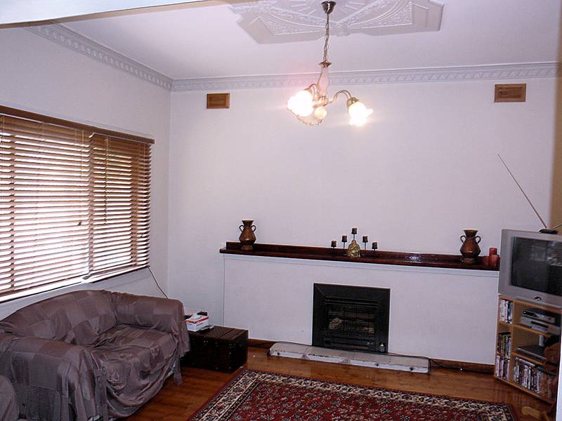 CHARACTER FILLED HOME/SOLID RETURNS Picture 2