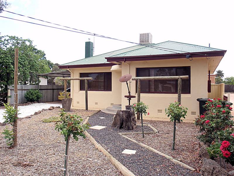 CHARACTER FILLED HOME/SOLID RETURNS Picture 1