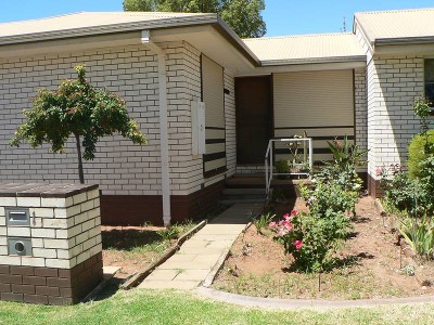BRICK UNIT IN QUIET REDCLIFFS CRESCENT Picture