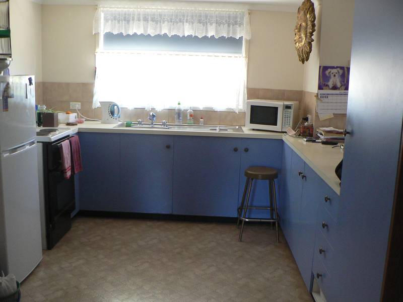 BRICK UNIT IN QUIET REDCLIFFS CRESCENT Picture 2