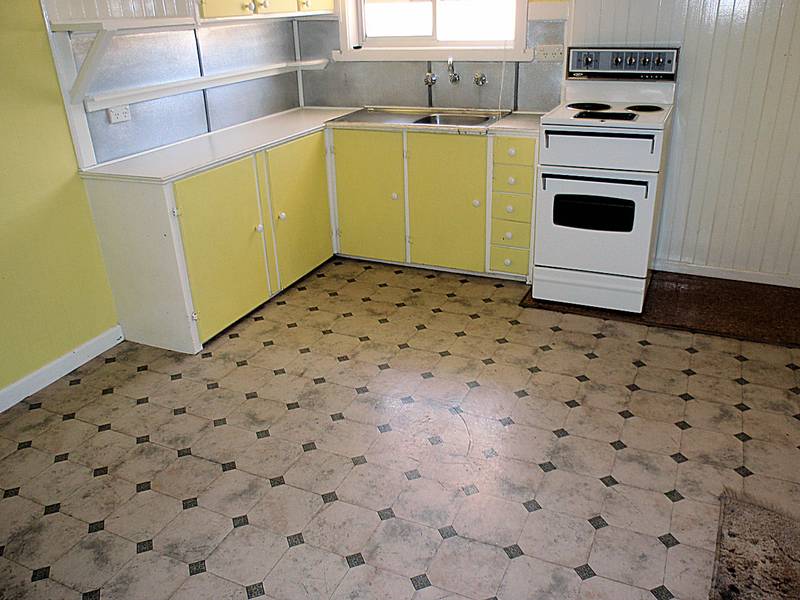 CENTRAL LOCATION Picture 3