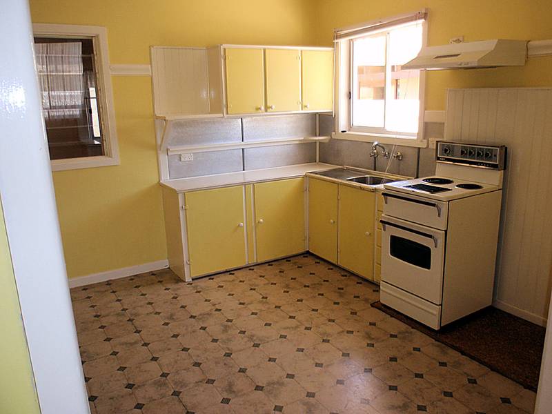 CENTRAL LOCATION Picture 2