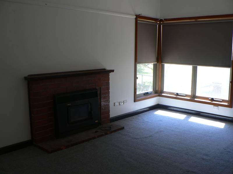 CHARMING RED CLIFFS HOME Picture 2