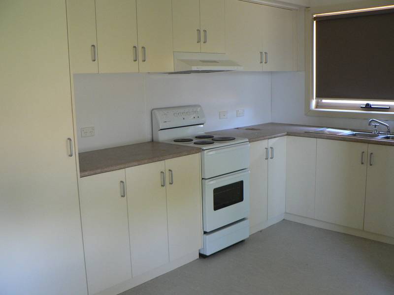 CHARMING RED CLIFFS HOME Picture 3